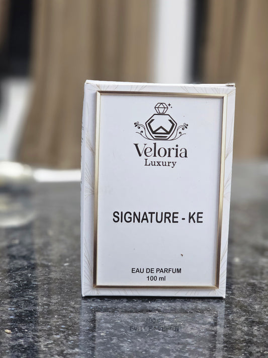‘SIGNATURE - KE’ BY ‘veloria luxury’ is a fresh fragrance designed for Men and Women. The scent opens with fresh, sweet notes of floral and fruity, citrus and woody.