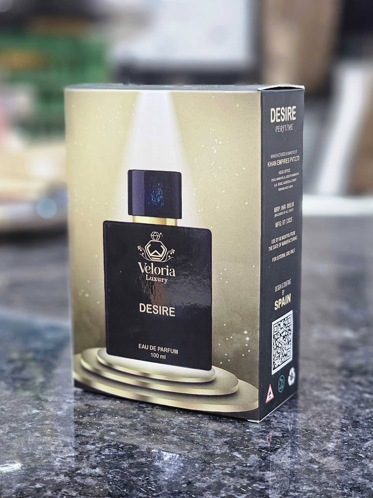 ‘DESIRE’ BY ‘veloria luxury’ is a woody oriental fragrance designed for Men. The scent opens with freash, sweet notes of apple, orange blossoms and leamon and roses. The base is a warm and sentual blend of Vanilla, Musk and Labdanum.
