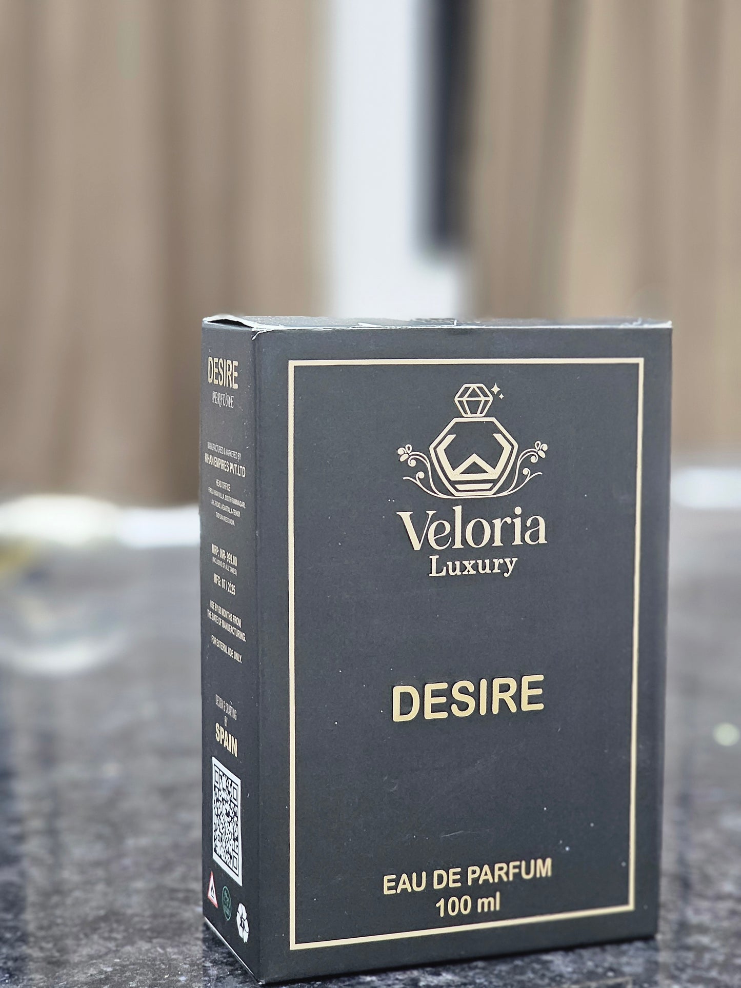 ‘DESIRE’ BY ‘veloria luxury’ is a woody oriental fragrance designed for Men. The scent opens with freash, sweet notes of apple, orange blossoms and leamon and roses. The base is a warm and sentual blend of Vanilla, Musk and Labdanum.