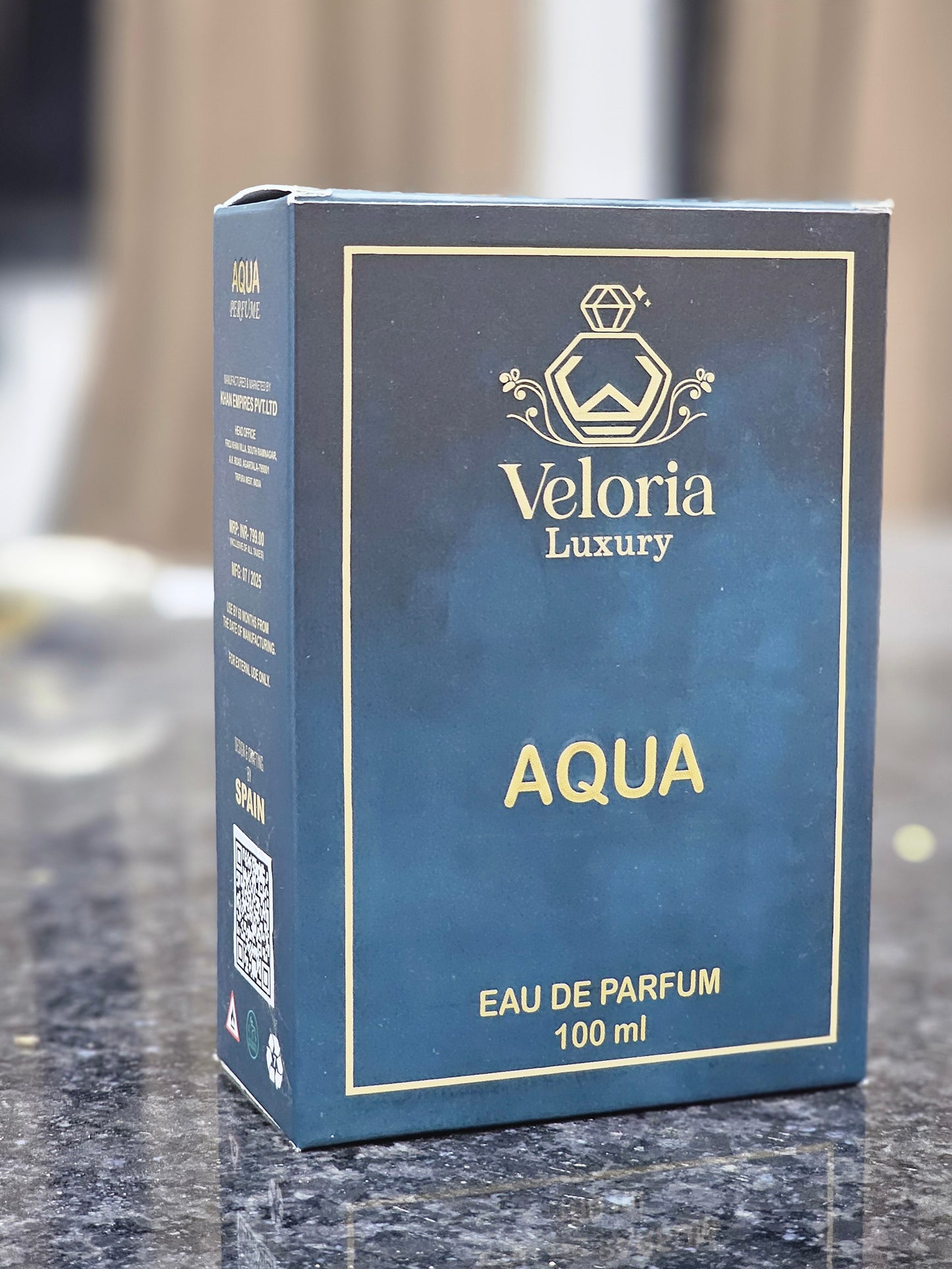 ‘AQUA’ by ‘VELORIA LUXURY’ is an aeromatic aquatic fragrance for Men. This fragrance aims to capture the freashness and strength of the ocean with its aquatic notes.