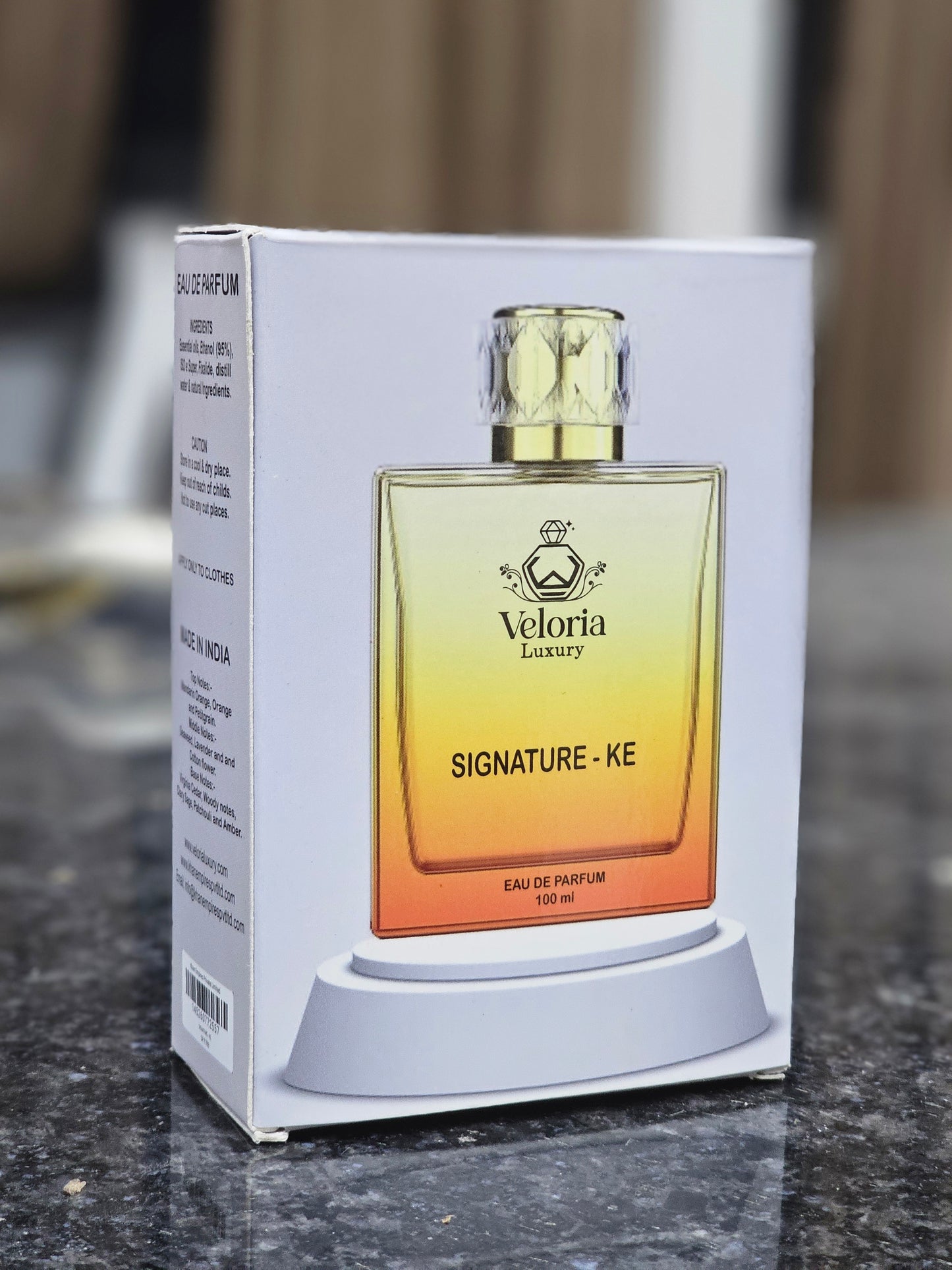 ‘SIGNATURE - KE’ BY ‘veloria luxury’ is a fresh fragrance designed for Men and Women. The scent opens with fresh, sweet notes of floral and fruity, citrus and woody.
